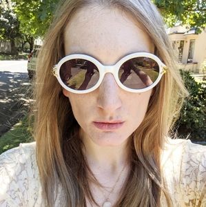 Meet your Posher, Annie